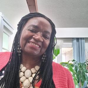 Meet your Posher, Pauline